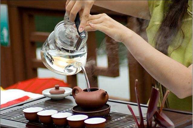上班族冲泡正山小种红茶的方法